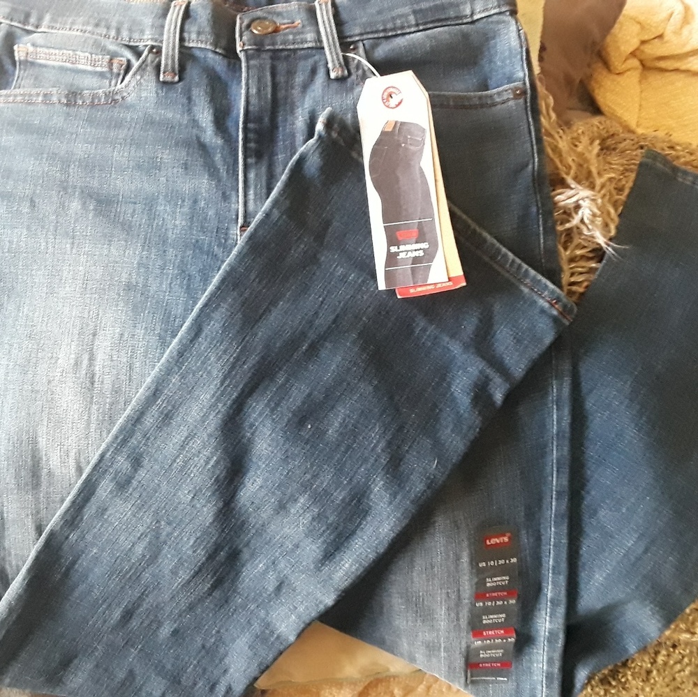 Levis Slimming Bootcut Denim